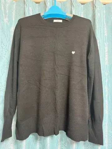 SALOON 하트 니트 스웨터