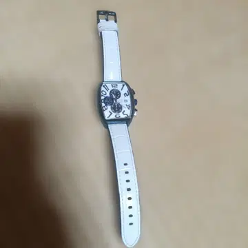 화이트 가죽 크로노그래프 손목시계 솔라