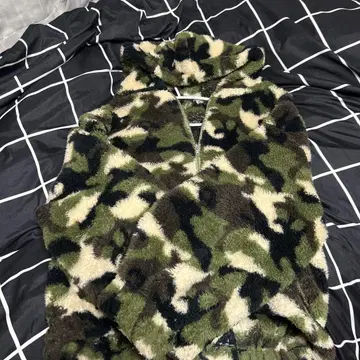 카모 패턴 플리스 자켓 후드 부착