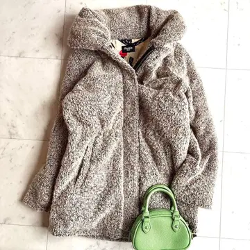 마블슈드 부클레 볼륨 넥 다운 자켓 프리 베이지 계열