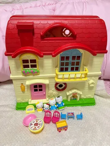 헬로키티 인형의 집