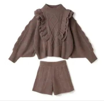 미사용 새상품 프릴 케이블 니트탑 X 숏팬츠 셋업