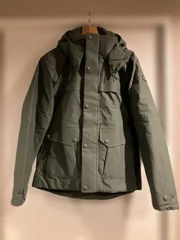 올리브 그린 후드 부착 자켓