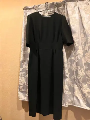 블랙 원피스 수트 반팔