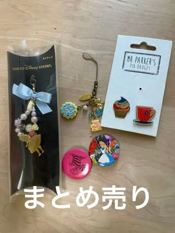 도쿄 디즈니 리조트 원더랜드의 앨리스 스트랩 배지 세트