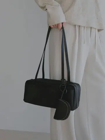 ETRE TOKYO 오픈 포켓 가죽 보스턴