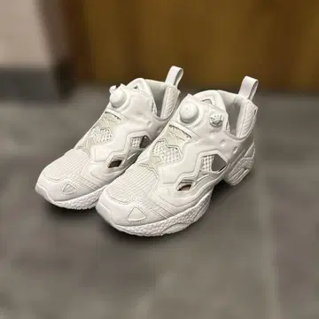 새상품급 인스타펌프 퓨리 리복 화이트