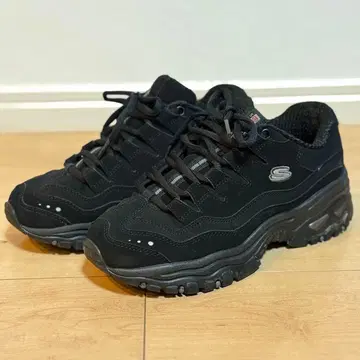 Skechers 올 블랙 스니커즈 23.0 스케쳐스