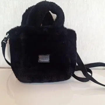 THE NORTH FACE 블랙 퍼 숄더백