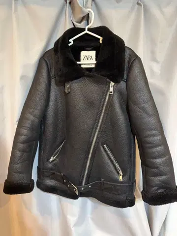 ZARA 블랙 무스탕 코트 S 사이즈