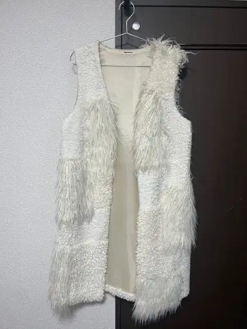 퍼 보아 베스트 롱 화이트 노브랜드 비대칭