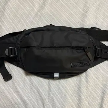 MAKAVELIC 바디백 블랙