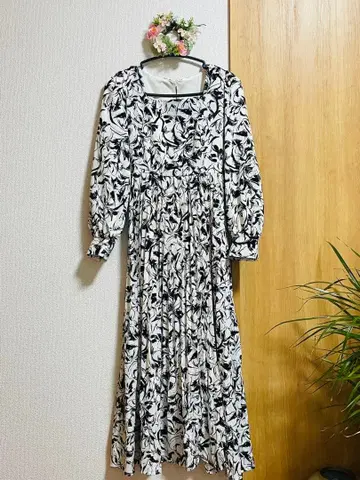 꽃무늬 롱 드레스 프릴 포함