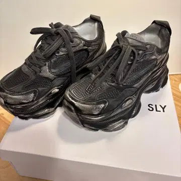 SLY 스니커즈 027MBLK M 사이즈