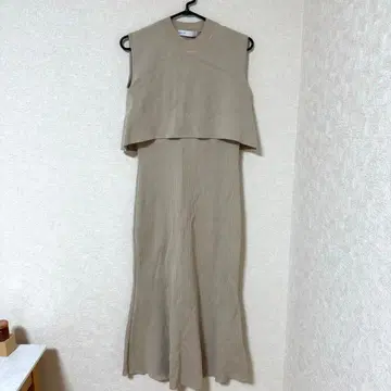 NOBLE 슬리브리스 롱 니트 원피스 베이지