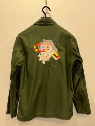 자수 장식 밀리터리풍 셔츠 자켓