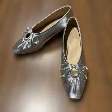 ROPE PICNIC 펌프스 실버 리본 개더