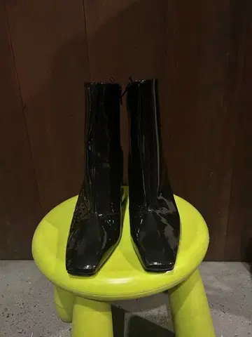 H&M 블랙 패턴트 레더 하이힐 부츠 새상품