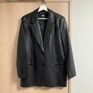 ZARA 인조 가죽 테일러드 자켓
