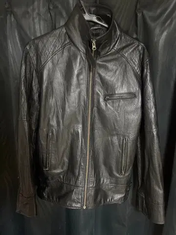 opium y2k 가죽 자켓 착용 사진 있음