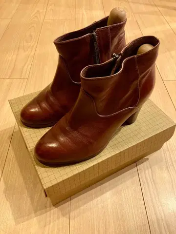 콩트와르 데 코토니에 홍차 가죽 부티 중간 힐