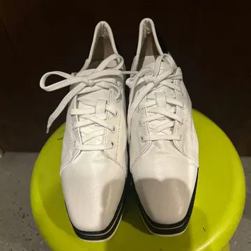 통굽 화이트 가죽 스니커즈 새상품!