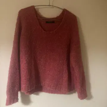 PAGEBOY 핑크 라운드넥 스웨터 알파카 울 혼방으로 따뜻한