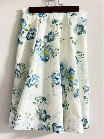 [컨디션 최상] Rirandture 꽃무늬 무릎 기장 스커트