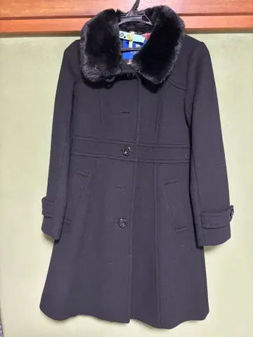 BLUE LABEL CRESTBRIDGE 퍼 달린 코트 38