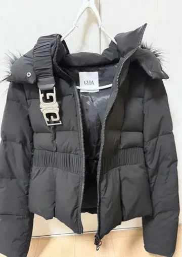 GYDA 블랙 다운 자켓 벨트 포함