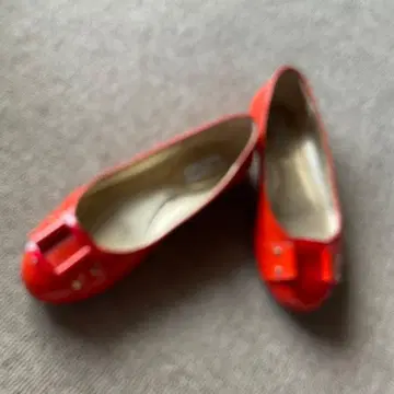 지미추 큐트한 에나멜 플랫슈즈