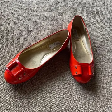 지미추 큐트한 에나멜 플랫슈즈