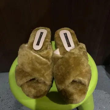 PELLICO 올리브 그린 퍼 뮬 새상품