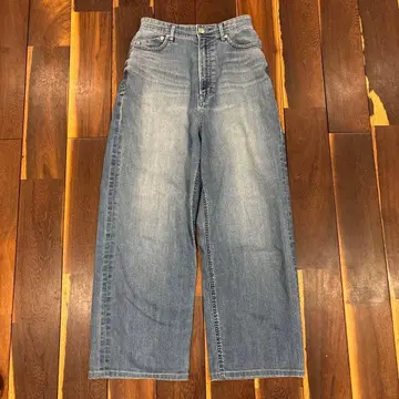 YANUK Joan 스트레이트 데님 라이트 블루