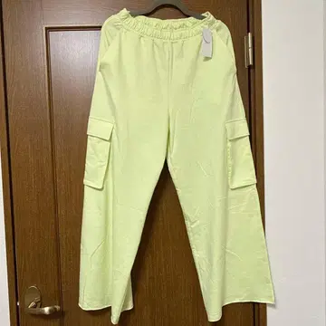 연한 옐로우 그린 카고 팬츠