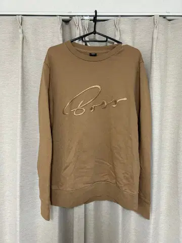 [ BOSS ] 베이지 로고 자수 트레이닝복