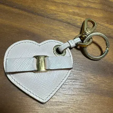 Ferragamo 하트형 키링