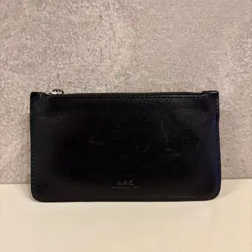 A.P.C. 블랙 가죽 프래그먼트 케이스