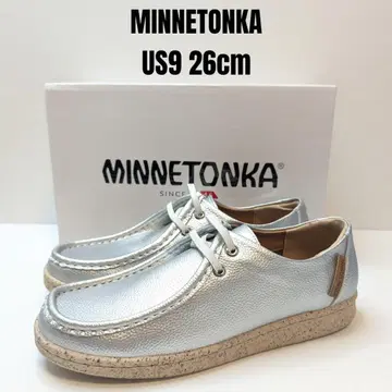 거의 미사용 미네통카 레이스업 스니커즈 26cm 실버 슬립온