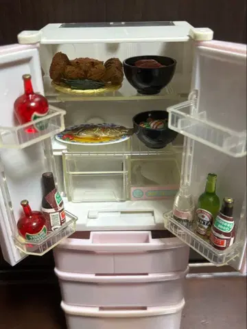 리카짱! 핑크 냉장고와 화장실