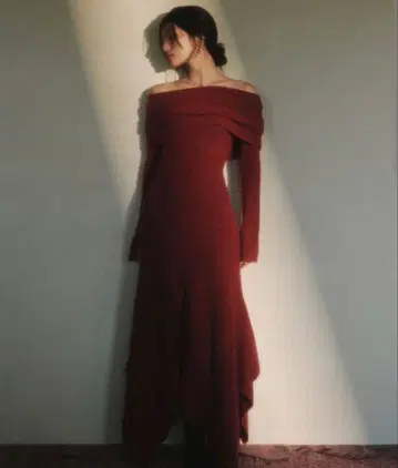 FRAY I.D 프레이 아이디 오프숄더 셔링헴 니트 원피스 RED