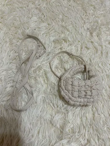 COS 퀼트 나노 크로스 바디백 화이트