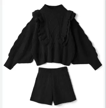 미사용 새상품 프릴 케이블 니트탑X 숏팬츠 셋업