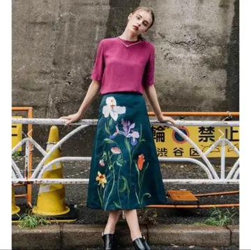 AMERI VINTAGE 꽃무늬 자수 LAUREN A-LINE SKIRT