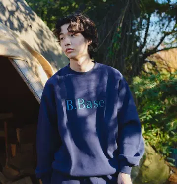 B.Base 맨투맨 트레이닝복