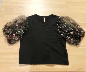 CHUBBY CURVY 차비 커비 상의 자수 튤