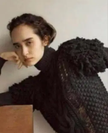 LEINWANDE 로우 게이지 프린지 터틀넥 니트 블랙