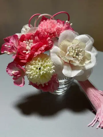 미사용품 꽃 장식 헤어콤 핑크 계열 태슬 포함