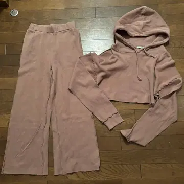 gyda 셋업 베이지 맨투맨 컷팅 숏 기장 플레어