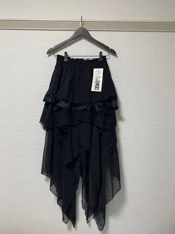 새상품 PRESENCE! 블랙 프릴 비대칭 롱 스커트